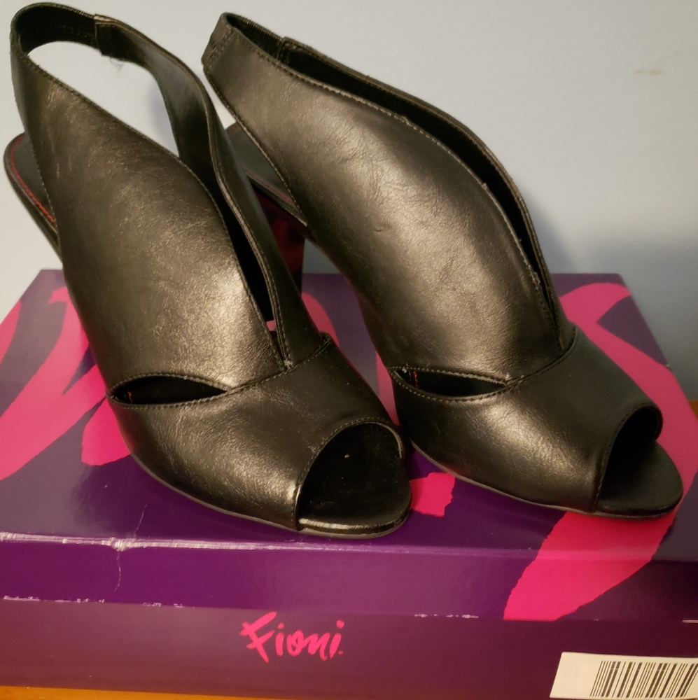 JUST REDUCED Fioni Size 9 heels